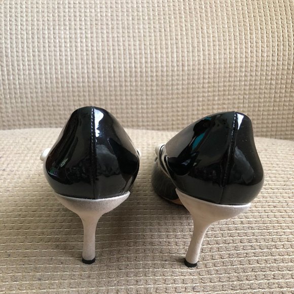 Louis Vuitton Women's Black Patent leather Pointed Toe Stiletto Heels. - Picture 4 of 10